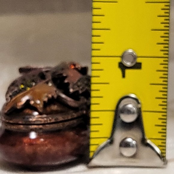 Jay Strongwater Oval Trinket Box Bee with Leaves - Picture 11 of 11